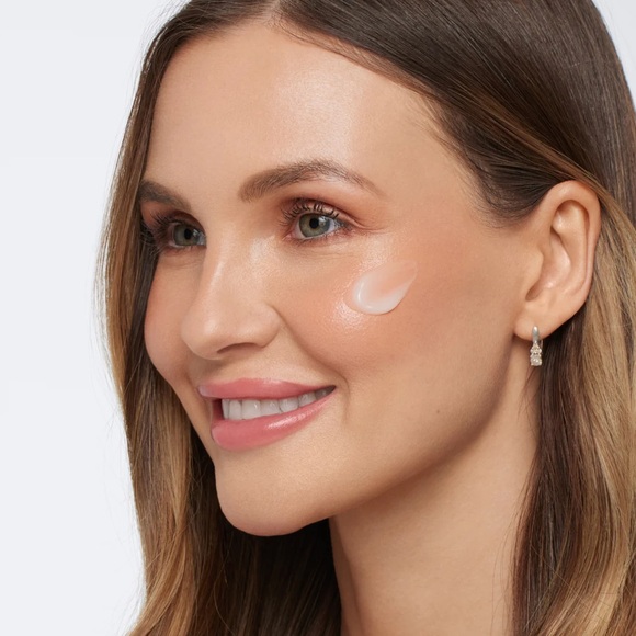 Clearstem Hydraglow moisturizer - Picture 2 of 4